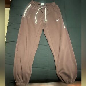 Nike Men’s standard Issue Joggers